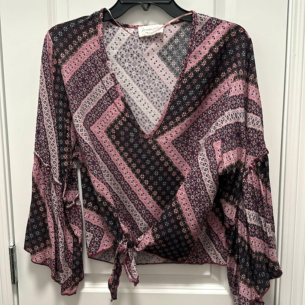 Lavender fields tie front bell sleeve top, size Large